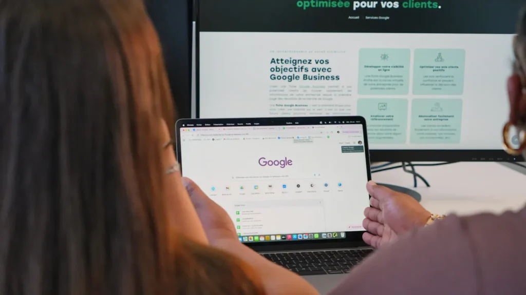 Référencement Com d'Artisans, agence de communication à La Roche-sur-Yon