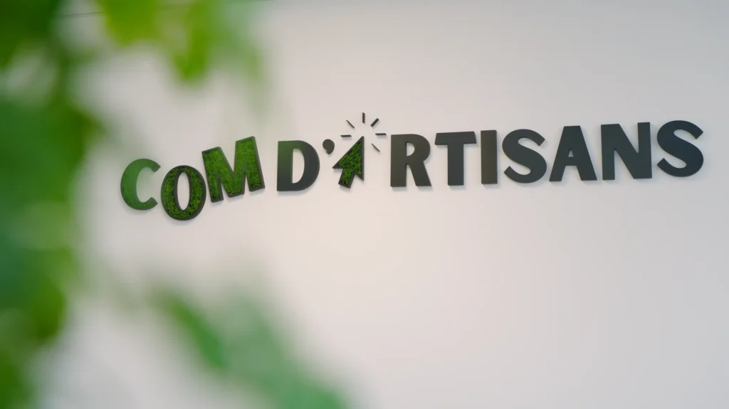 Logo Com d'Artisans, agence de communication à La Roche-sur-Yon